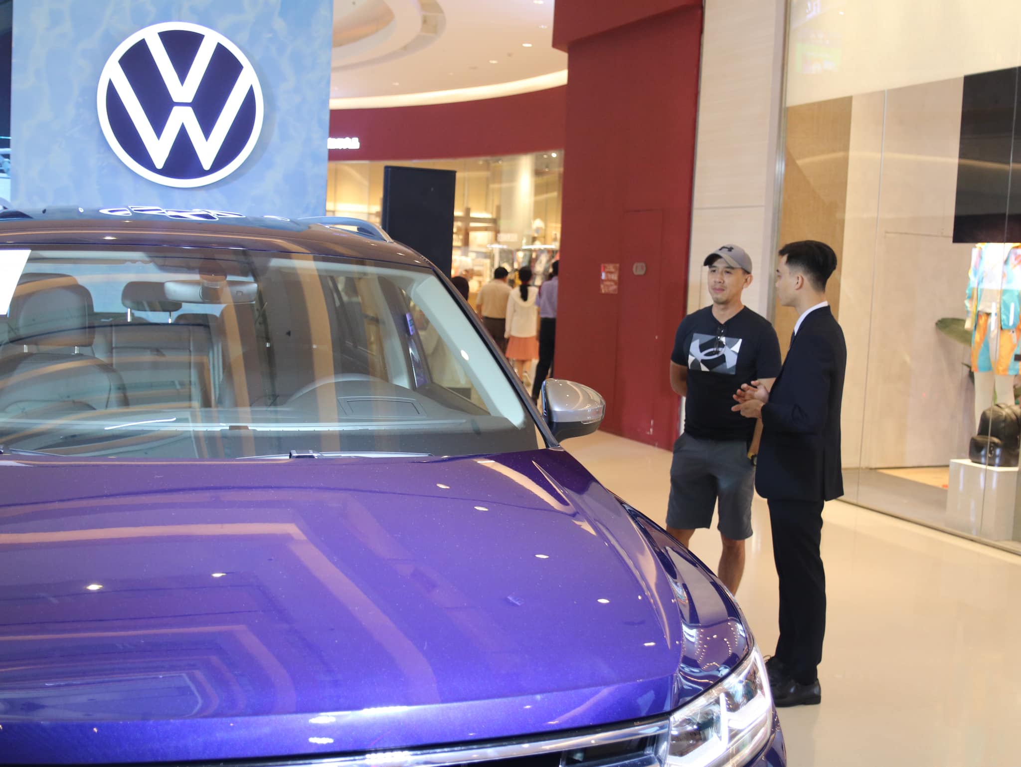 VW Sài Gòn tri ân quý khách hàng - sự kiện trưng bày xe tại Crescent Mall